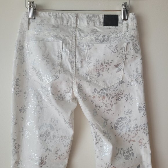 NWT Bluenotes Ankle Jeggings White with Silver Metallic Floral Pattern Size 25 - Picture 5 of 14
